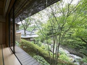 森に囲まれた癒しの宿　鬼岩温泉　了山