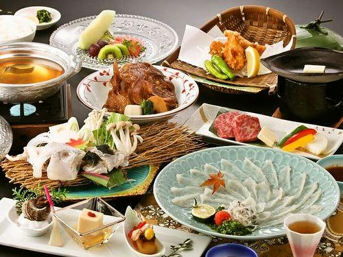 【とらふく味わい会席】冬の味覚王「とらふく刺し」たっぷり30枚！熱々ジューシーな黒毛和牛、ふくちりも