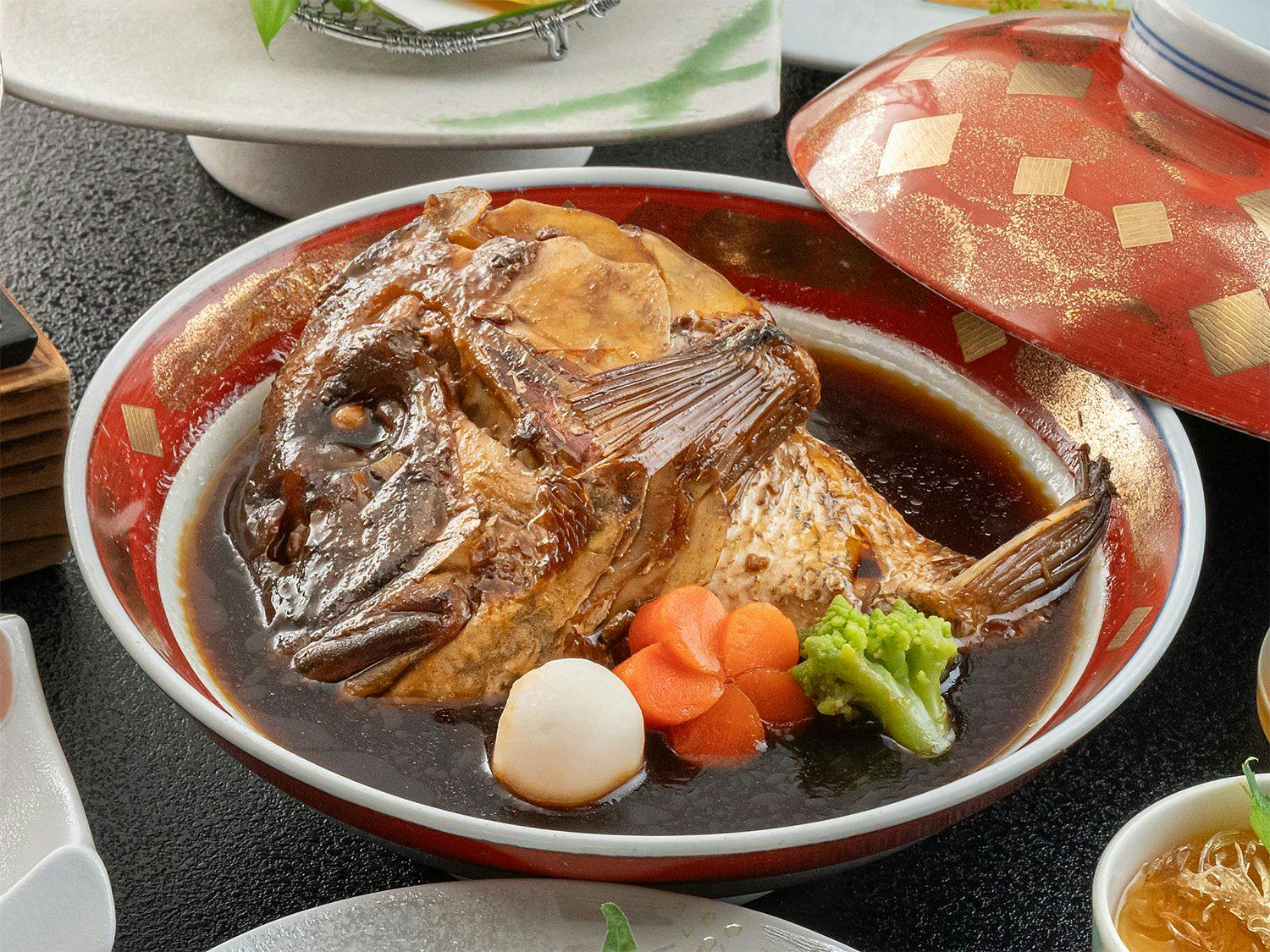 【やまぶき会席】彩り鮮やかな料理と14種の湯船で楽しいひと時を