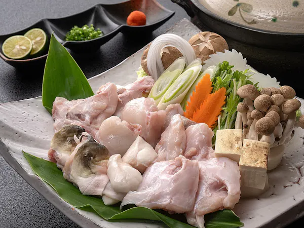 とらふくフルコース!大皿のてっさやてっちり鍋を囲んで身も心も温まるひとときを