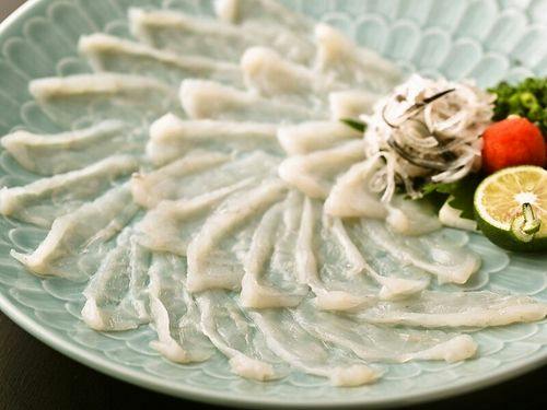 【とらふく味わい会席】冬の味覚王「とらふく刺し」たっぷり30枚！熱々ジューシーな黒毛和牛、ふくちりも