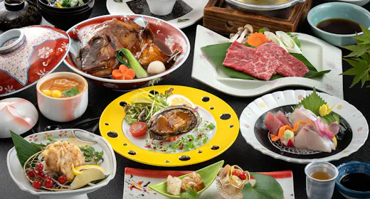【やすらぎ会席-春夏-】彩り鮮やかな料理と14種の湯船で楽しいひとときを