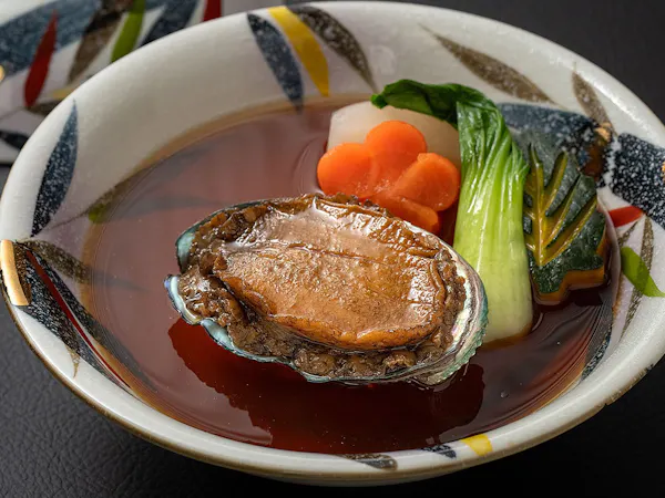 【雪つばき会席】鮑・甘鯛・やまぐち和牛燦を味わう美食会席
