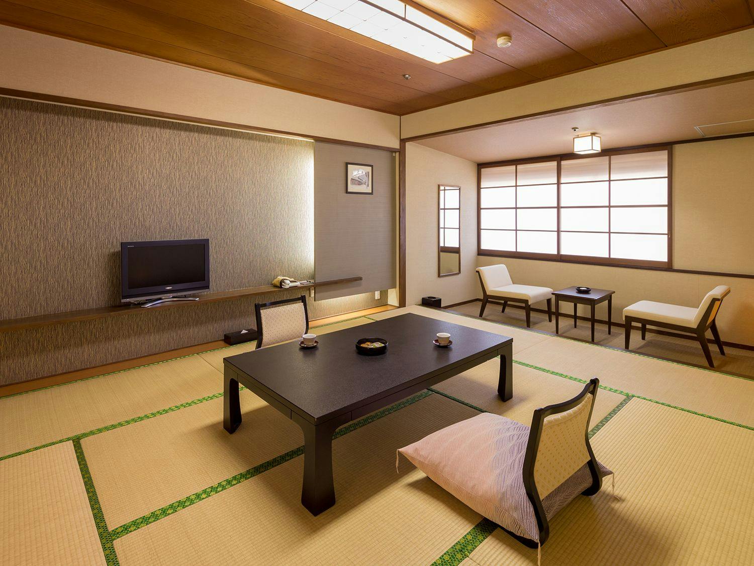 Main Japanese-style room, 10 tatami mats