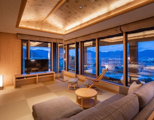 最上階8階・展望風呂付和洋室