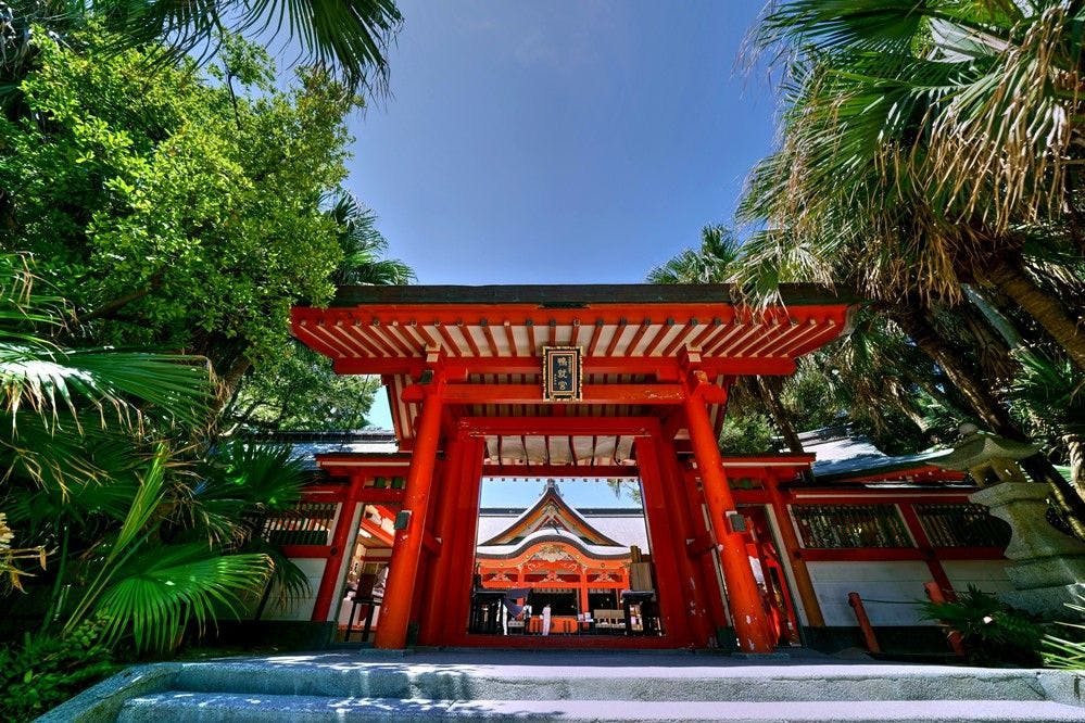 青島神社／当館から車で約30分