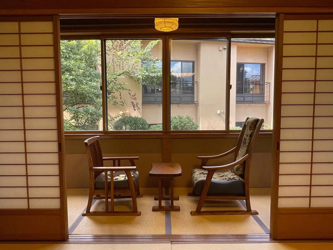 和室10畳「花だより」広縁