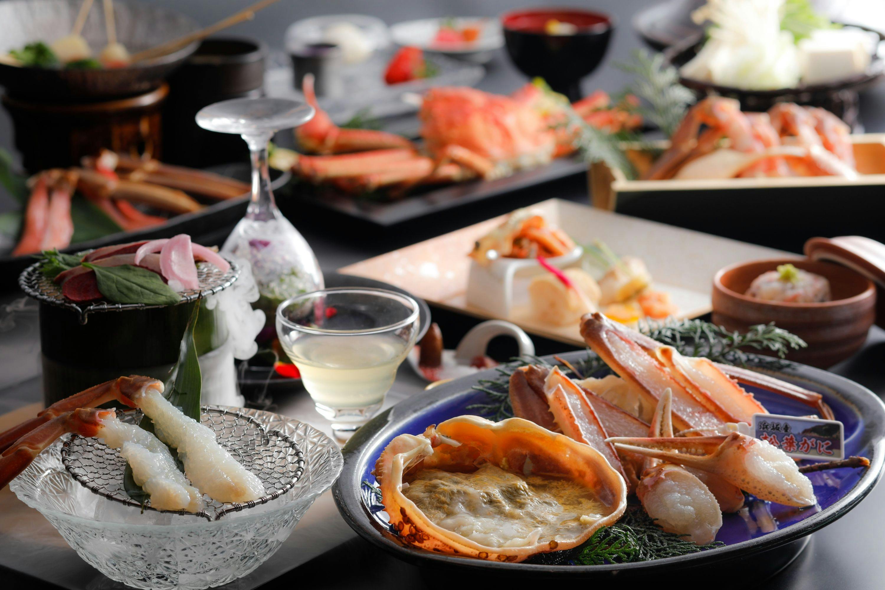 【優雅】客室で愉しむプライベート温泉。活松葉蟹を造里と炭火焼きで〇活松葉蟹付き蟹会席＜H5＞
