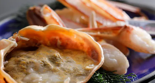【優雅】客室で愉しむプライベート温泉。活松葉蟹を造里と炭火焼きで〇活松葉蟹付き蟹会席<H5>
