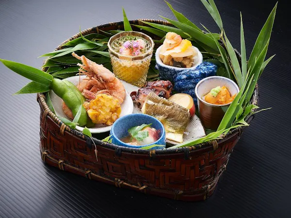 【カウンター割烹/露庵温味】ミシュラン掲載の和会席 旬の食材で四季の移ろいを実感