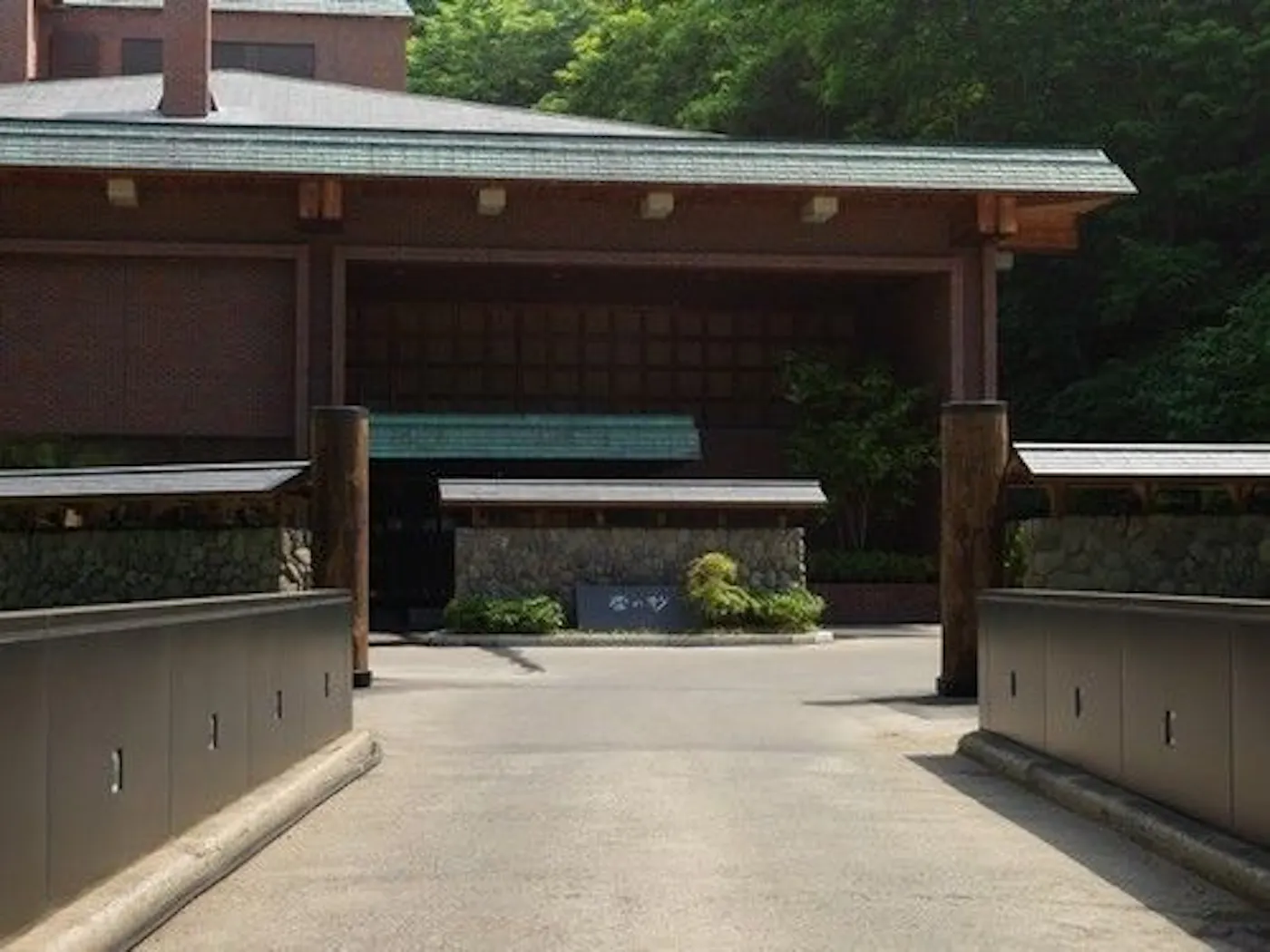 ニセコ昆布温泉 鶴雅別荘 杢の抄:エントランス
