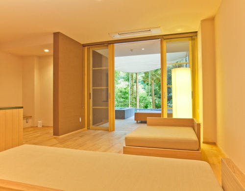 露天風呂付き客室の一例(104号室)