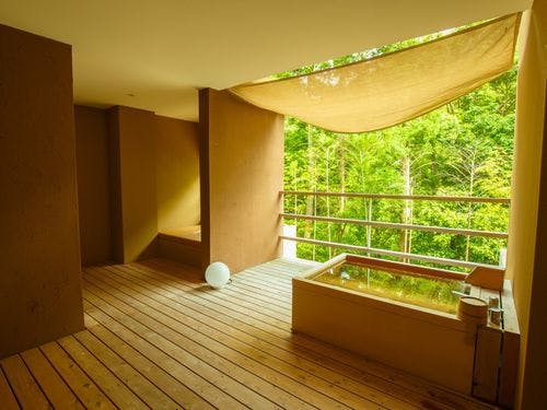 客室露天風呂の一例（光201号室)