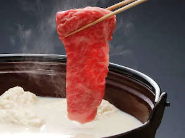【อาหารเย็น 17:30 ตามสัญญา】แนะนำสำหรับผู้ที่มาเป็นครั้งแรก! แผนชาบูชาบูเพลิดเพลินกับซากะด้วยน้ำพุร้อนเต้าหู้และเนื้อวัวซากะ/หมูวาคาคุสุ