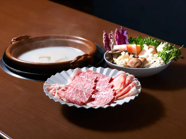 【อาหารเย็น 17:30 ตามสัญญา】แนะนำสำหรับผู้ที่มาเป็นครั้งแรก! แผนชาบูชาบูเพลิดเพลินกับซากะด้วยน้ำพุร้อนเต้าหู้และเนื้อวัวซากะ/หมูวาคาคุสุ