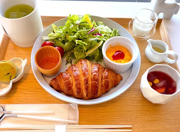 ピエール・エルメ・パリ店内で提供する朝食