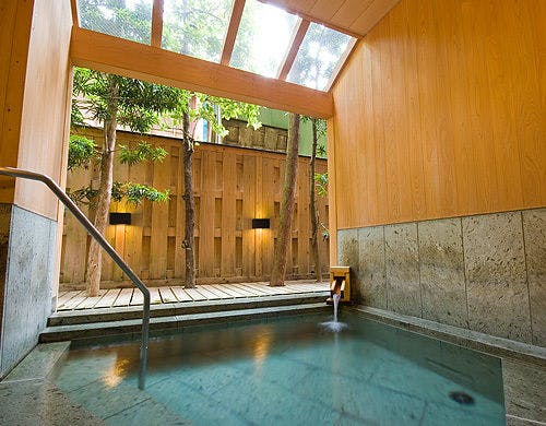 [อ่างอาบน้ำกลางแจ้งแบบครึ่งส่วนสำหรับใช้ส่วนตัว]