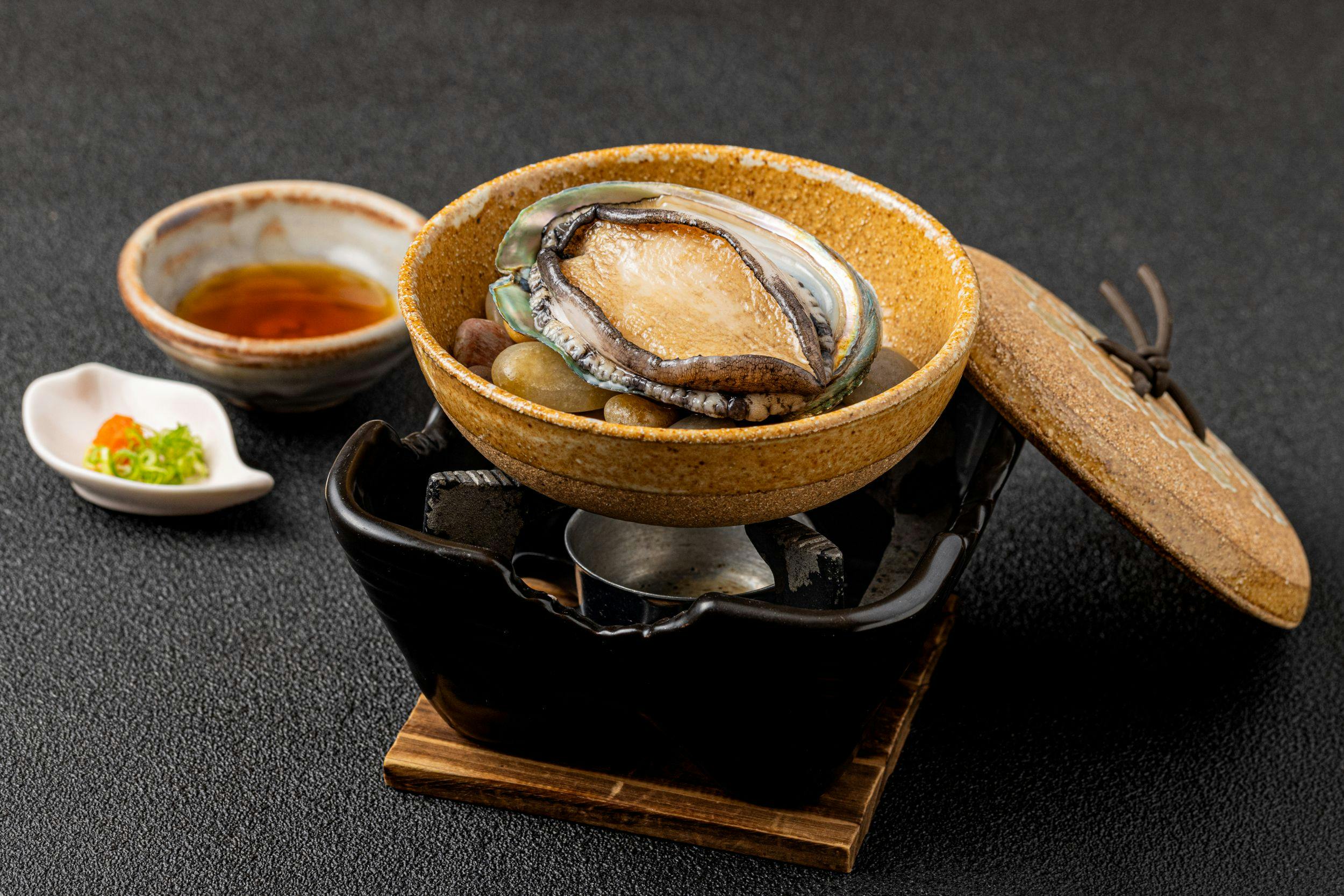 【鮑の酒蒸し＋舟盛付】　新鮮な鮑の酒蒸しとお刺身の舟盛付きプラン