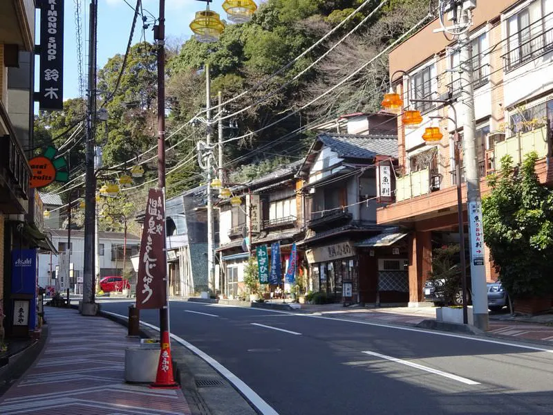 【น้ำพุร้อน】ลองเดินเล่นในย่านที่เงียบสงบดูไหม