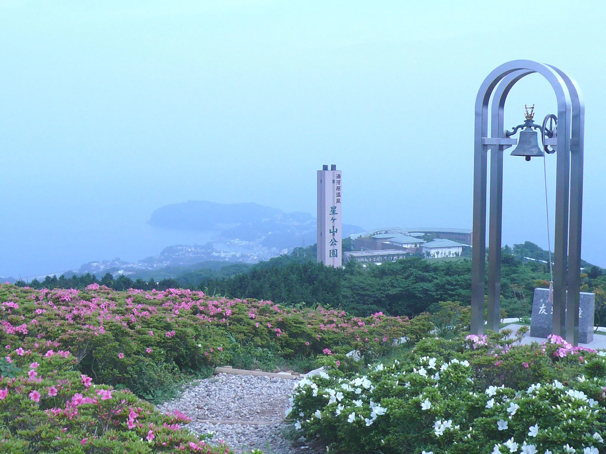 【さつきの郷】相模湾と真鶴半島を望む