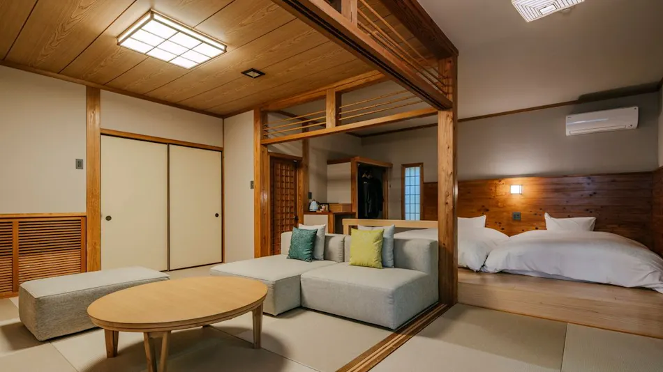 Fujinoya: Inn with Open-Air Baths for Couples