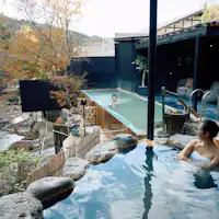 夫婦湯遊びの貸切りプール&岩露天風呂