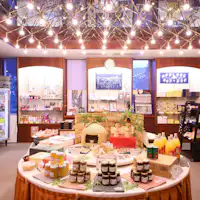 売店では信州の名産品を取り揃えています。