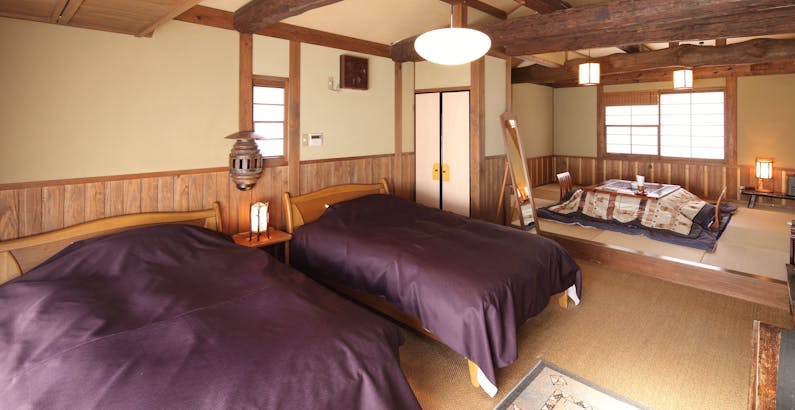 月 テラス付き広々和洋室 お風呂無し 素泊まり 自然に包まれ黒川温泉の名湯を掛け流しで愉しむ 温泉とお泊まりだけの最長18時間ステイプラン 黒川温泉 お宿 のし湯 一休 Com