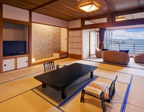 広々とした露天風呂付き客室「萬葉」