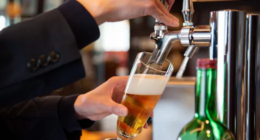 【夏秋割】生ビール&軽食を楽しめるラウンジオールインクルーシブ/観光に最適な立地/こだわりの朝食付き