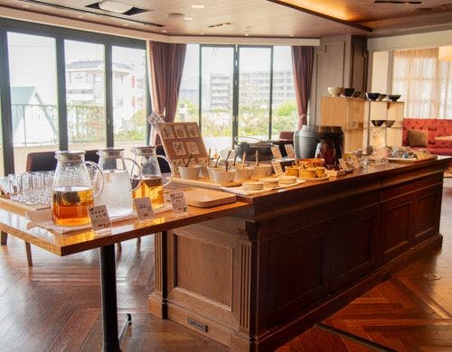 ハーフビュッフェスタイルの朝食