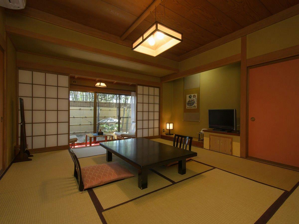 【和室10畳+坪庭】