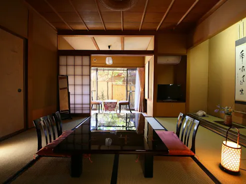 【和室8畳+坪庭】