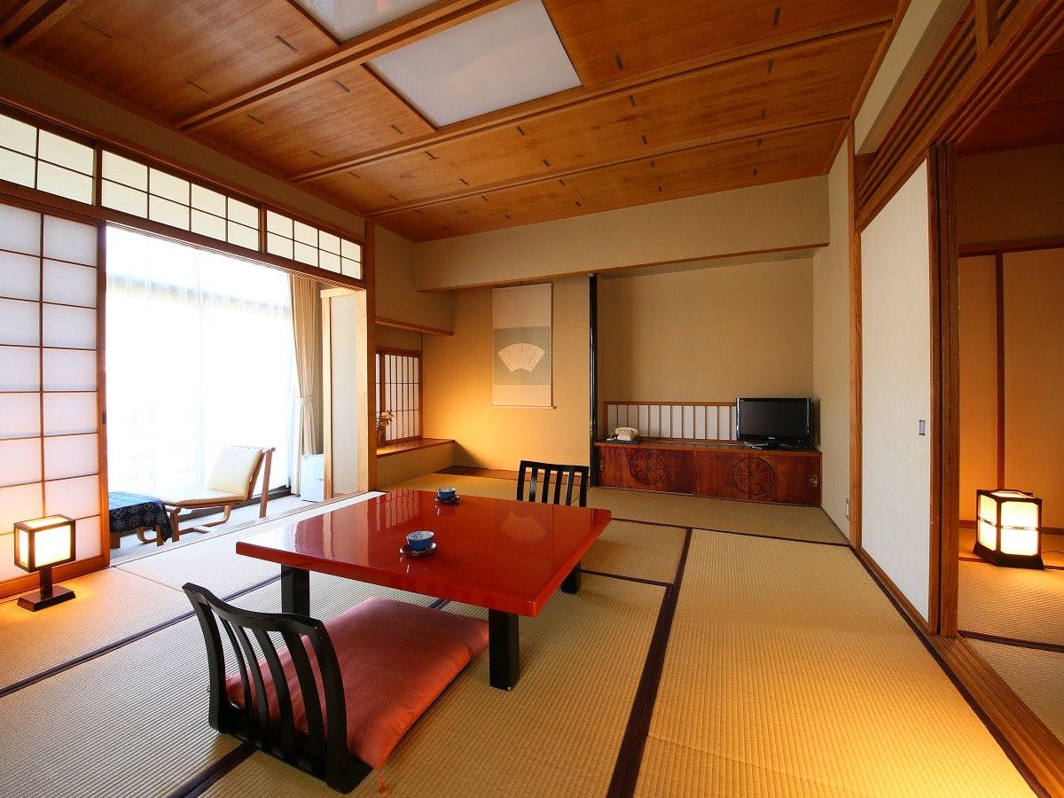 【ห้องสไตล์ญี่ปุ่น】10 เสื่อทาทามิ + ห้องถัดไป / พร้อมอ่างอาบน้ำ น้ำพุร้อนในร่ม / ชั้น 3