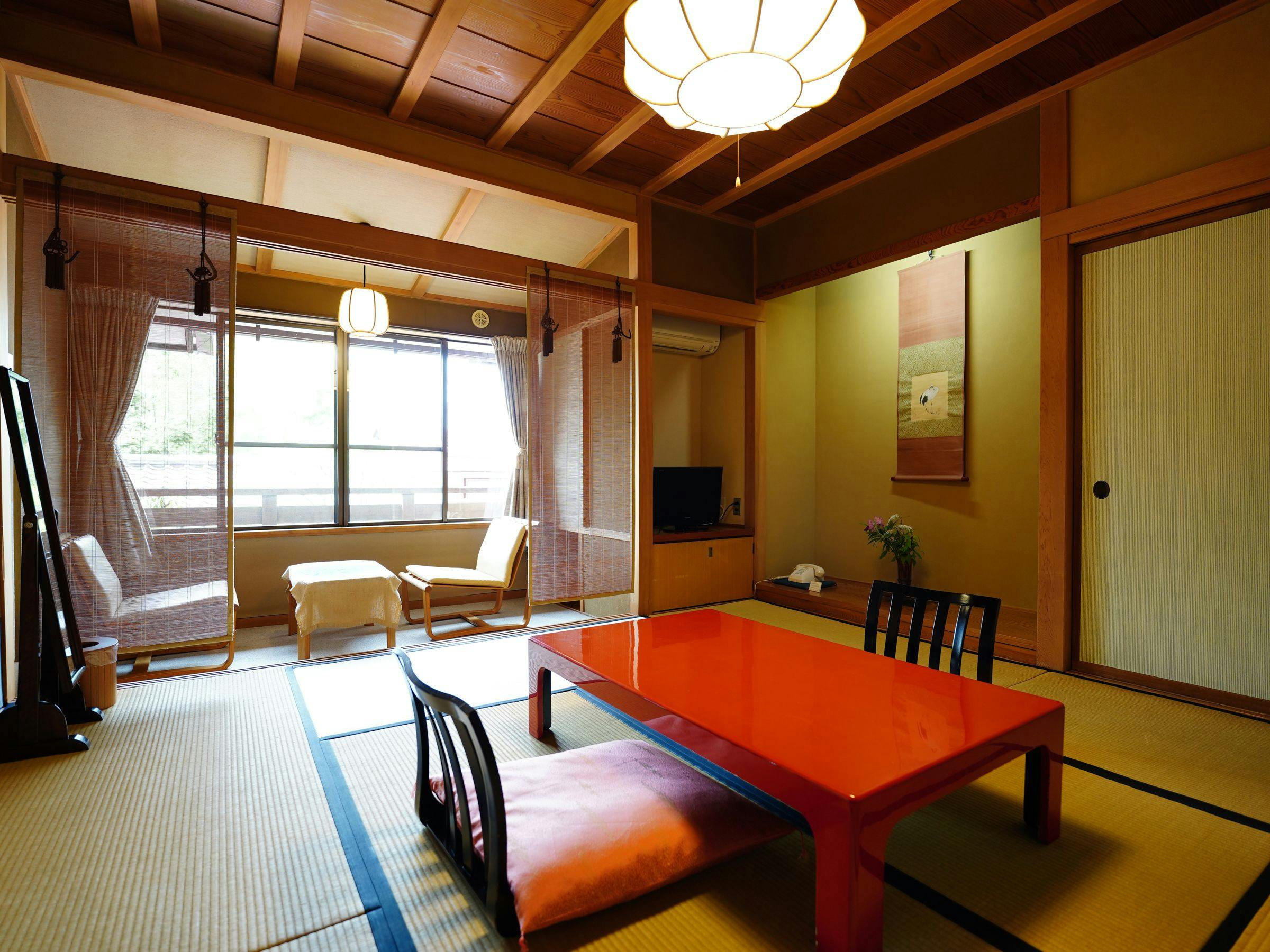 【和室】8畳／温泉内風呂付／2階