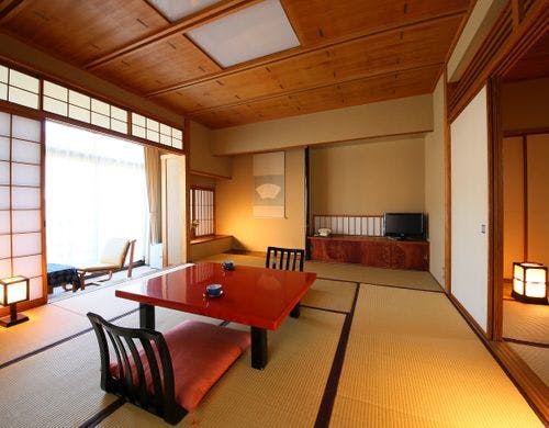 【和室】10畳＋次の間／温泉内風呂付／3階