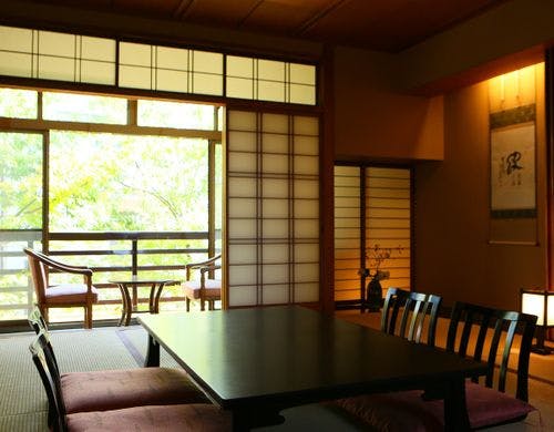 【和室】10畳＋次の間／温泉内風呂付／2階