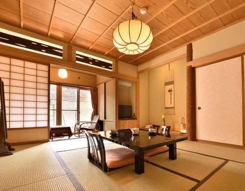 【和室】8畳／温泉内風呂付／2階