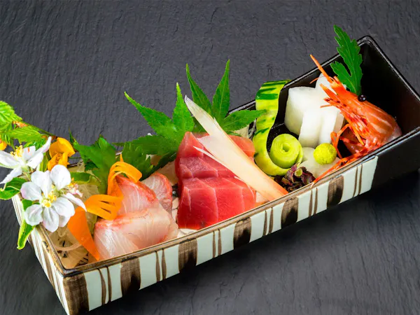 <早期割引14 2食付>1500円引!四季折々の風景と自然の恵みを生かした和食会席