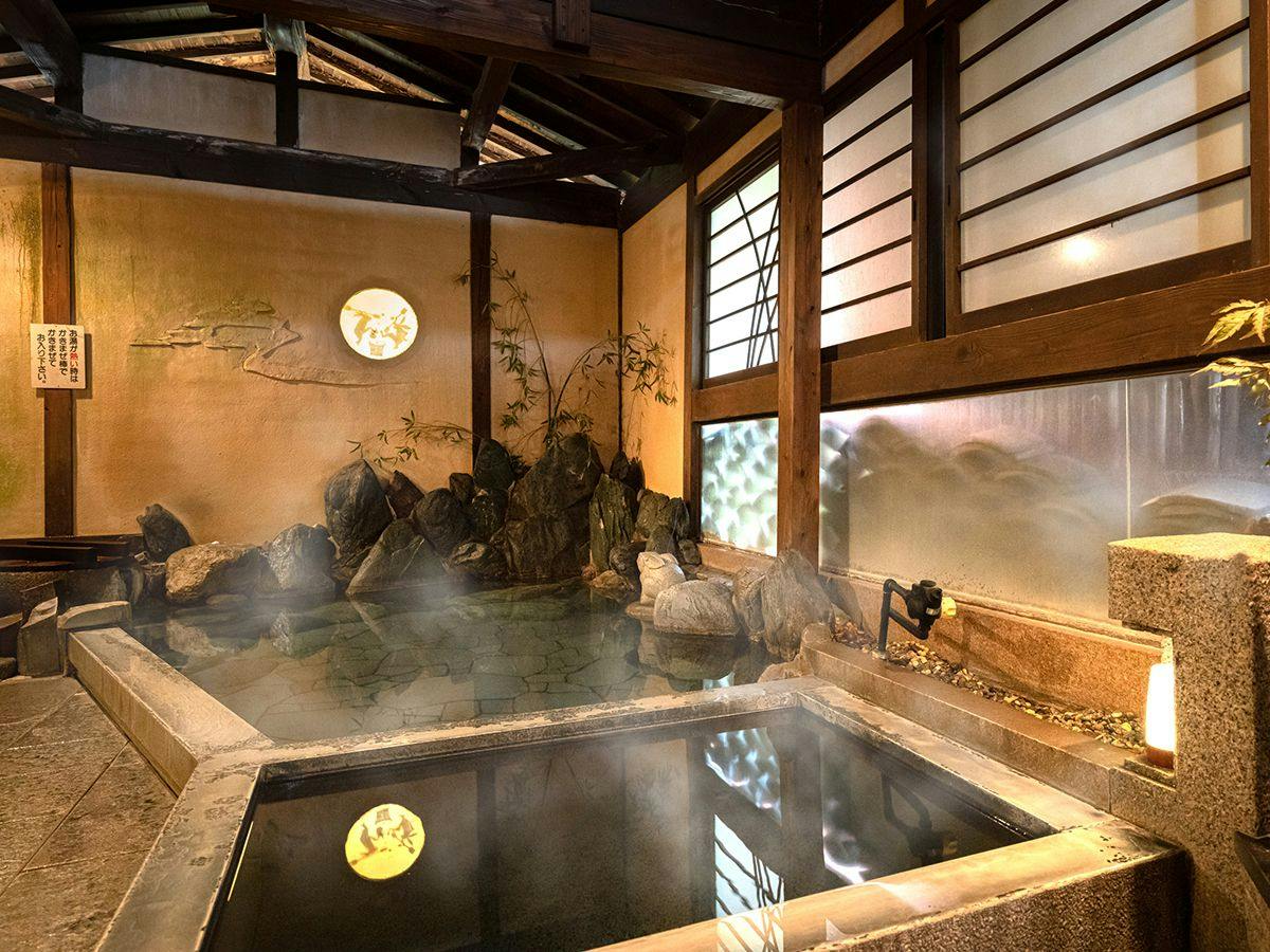 【本館・丘ノ想｜素泊まり】貸切温泉＆無料カフェ・バーで気ままな別府旅／食事なし