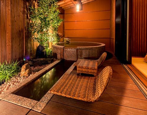 藪椿（やぶつばき）