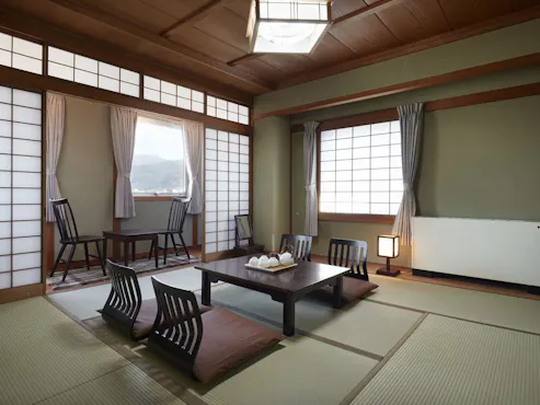 Kamar gaya Jepang 10 tatami di gedung lama
