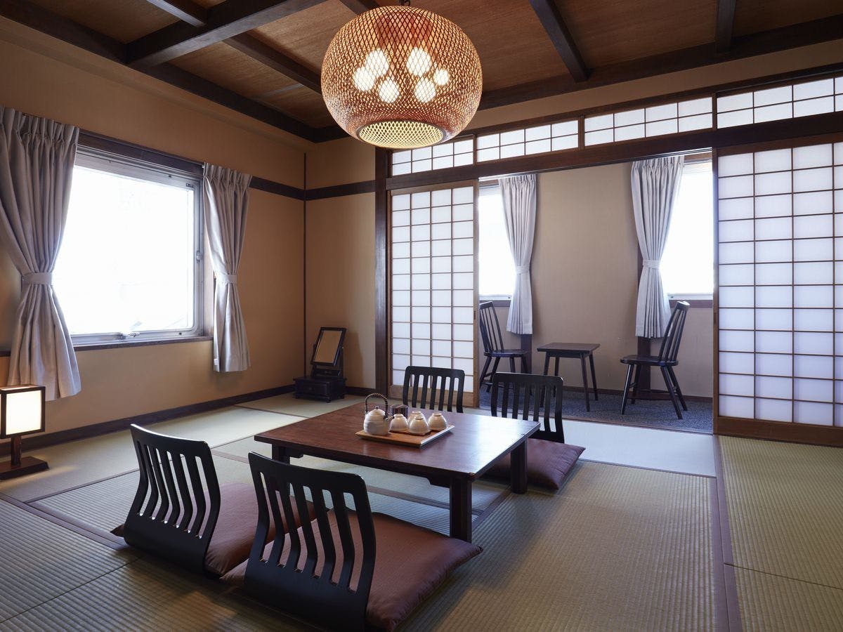 Kamar gaya Jepang 8 tatami di gedung lama
