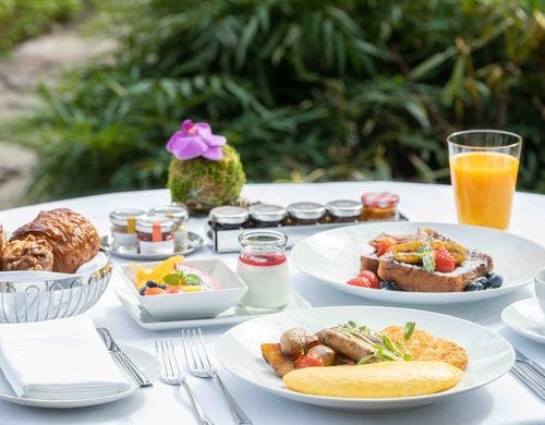 ルームサービスの朝食（イメージ）