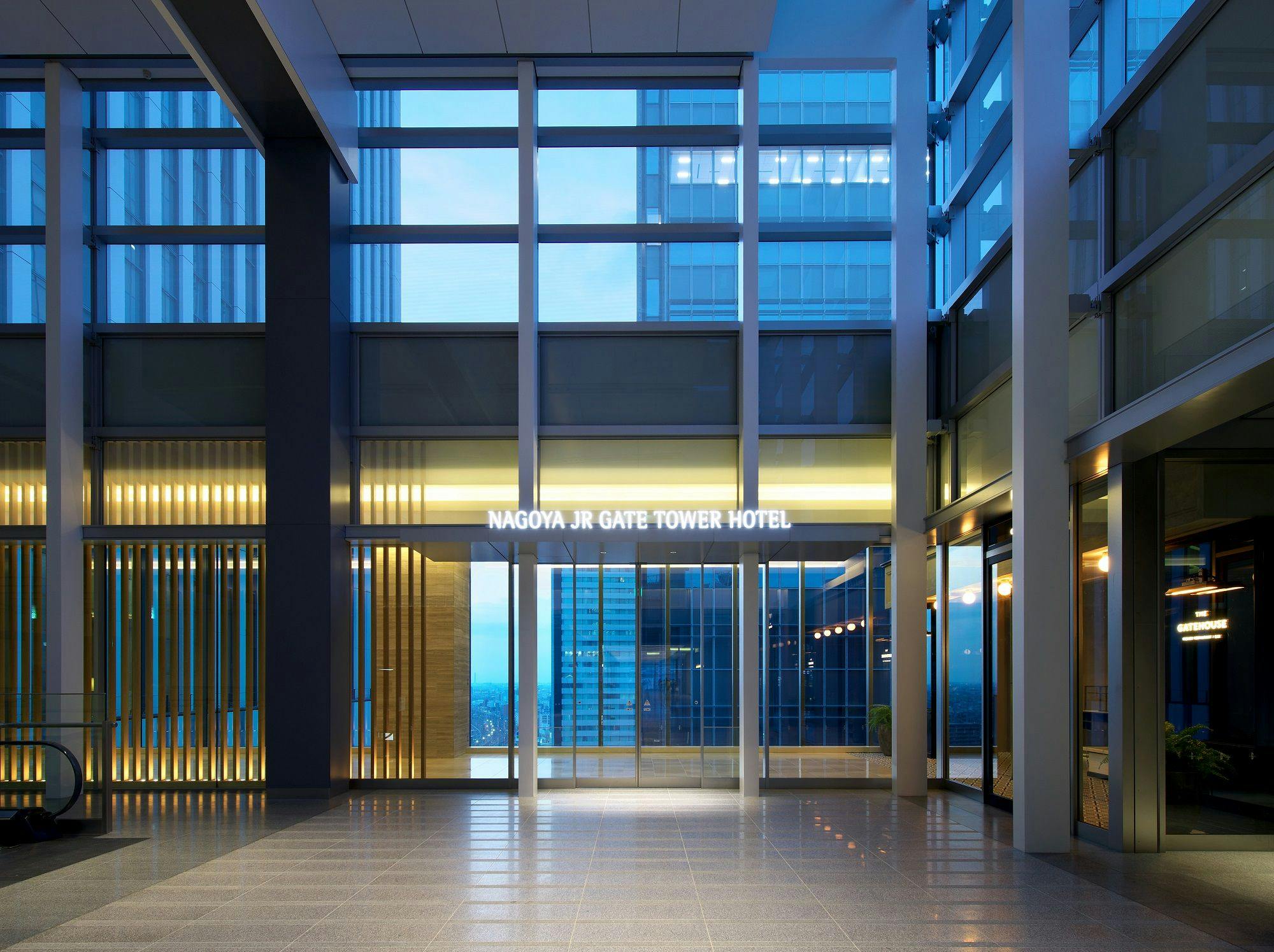 【15F】Hotel Entrance Night