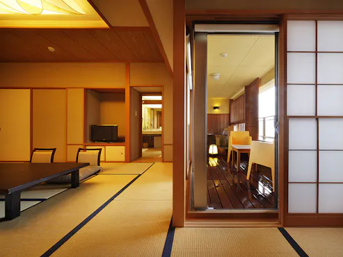 Bilik yang menggabungkan suasana Jepun dan onsen luar