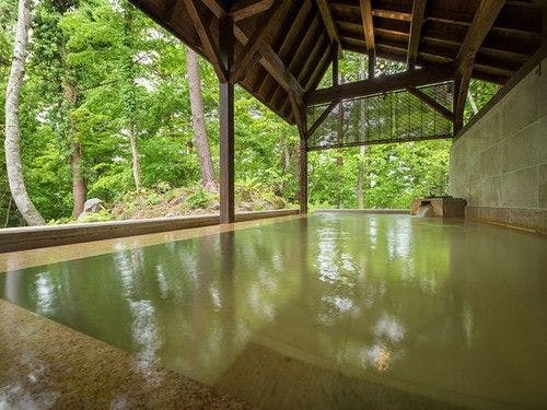 Dibuka pada November 2016, "Mata air panas Pelangi".