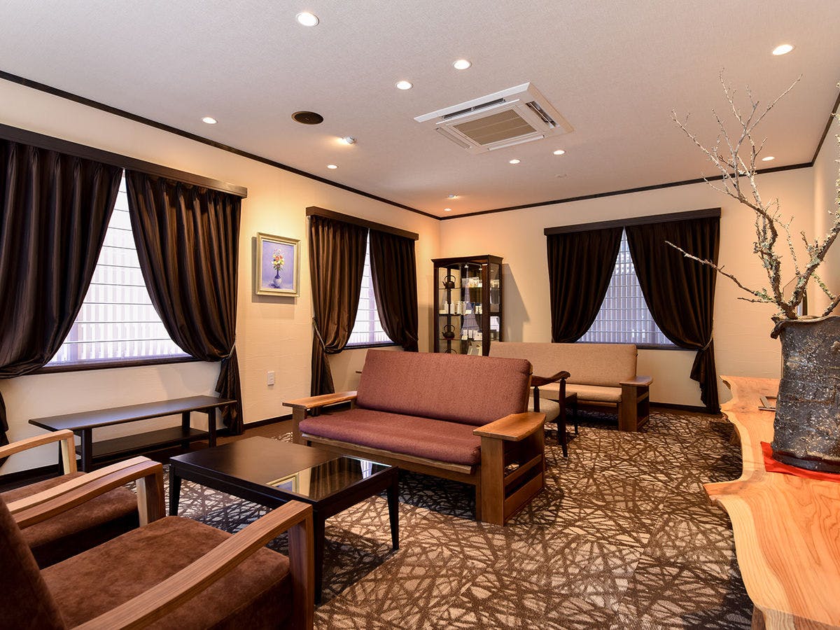 *【Di dalam bangunan (Lobi)】