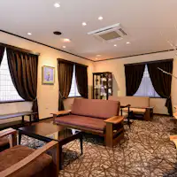 *【Di dalam bangunan (Lobi)】