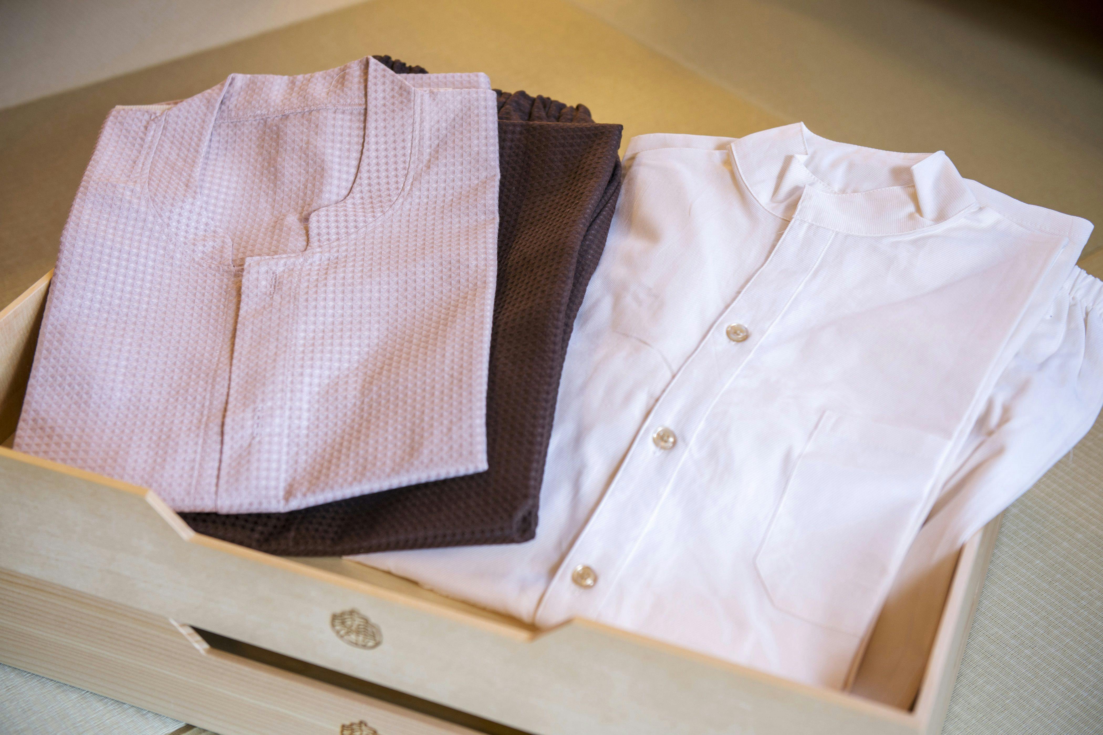 【Fasilitas】Pakaian santai dan piyama disediakan.